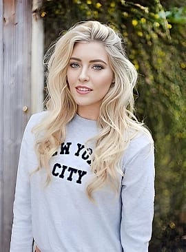 Amelia Andris - comedian