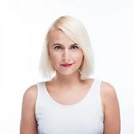 Lucie Machackova - comedian