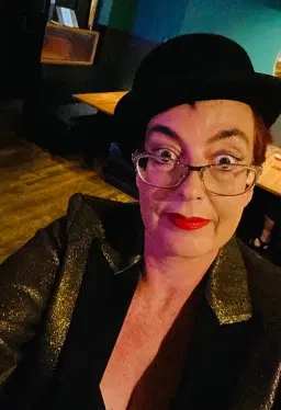 Emily Saunders - comedian